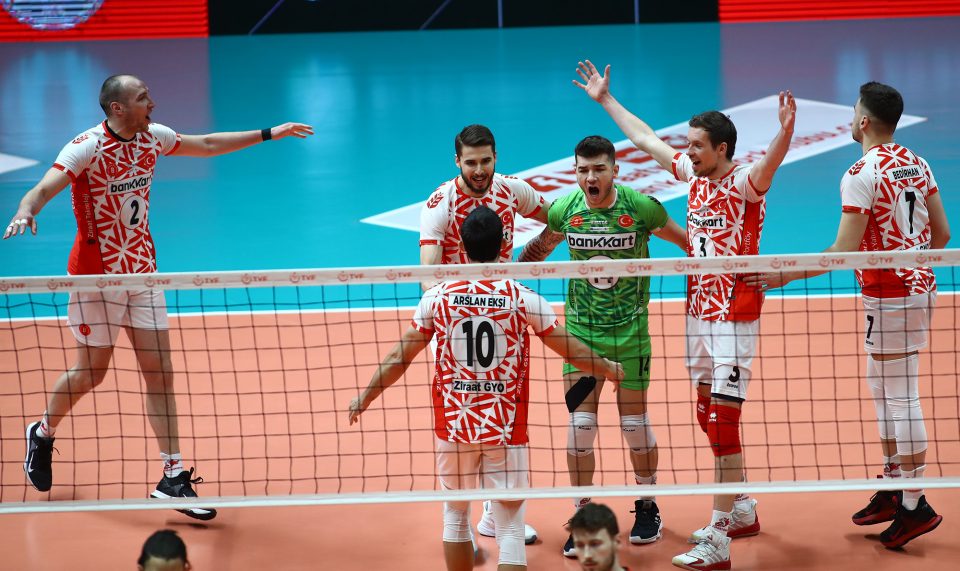 Ziraat Bankkart altın setle finalde Voleybol Plus