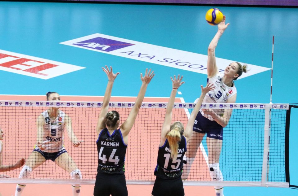 Kad Nlar Axa Sigorta Kupa Voleyde Yar Finalistler Belli Oldu